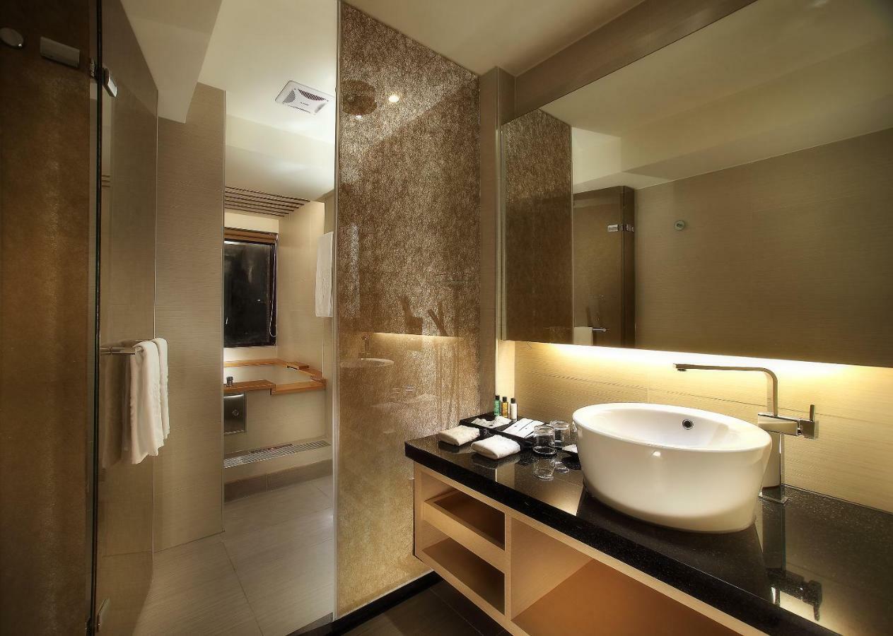 Staycation Offer -  Free Room Upgrade from Deluxe Twin Room with Mountain View to Twin Room with Lake View with Benefits